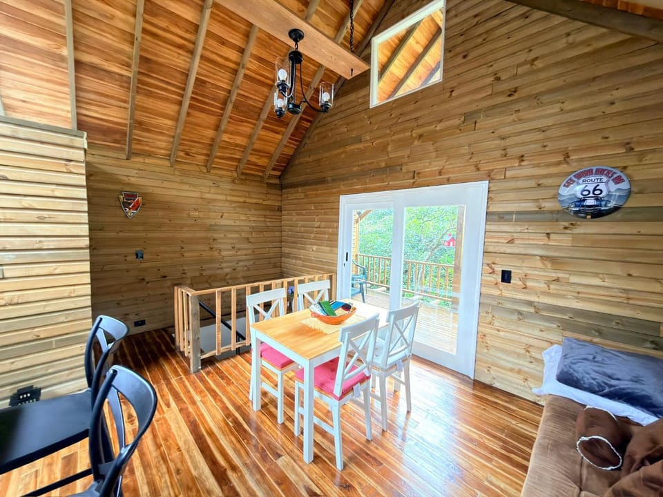 WOODEN HOUSE Hermoso alojamiento en Llanogrande Rionegro cerca a Medellín & Aeropuerto JMC House in Antioquia