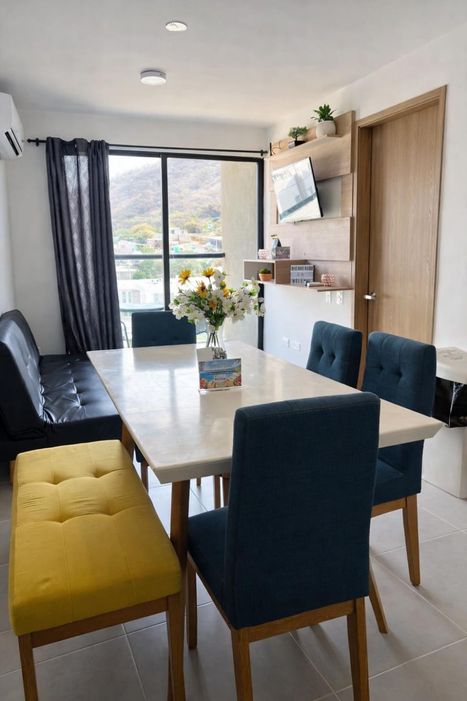 TV and multimedia, Living room, Dining area, air conditioner