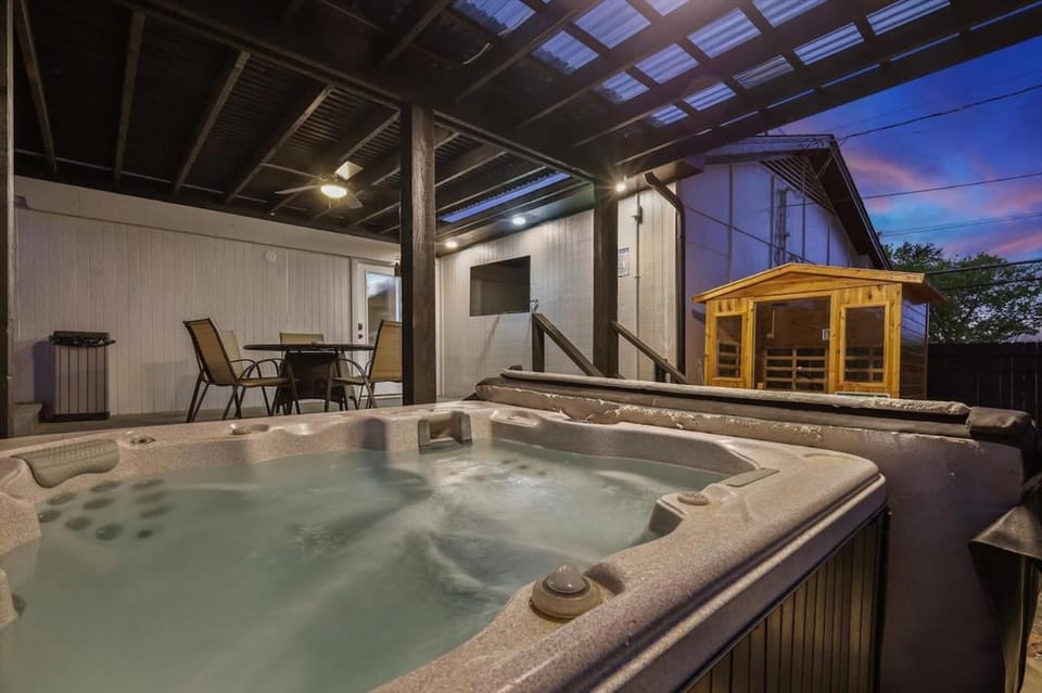 Panoramic 4BR 3B Home with Pool Grill Sauna & Game Room House in Dallas