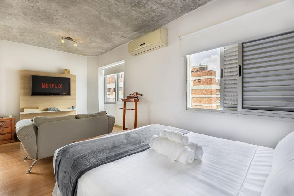 Belo Apê Vila Nova Conceição c/ Piscina, Vaga e AC Apartment in Sao Paulo City