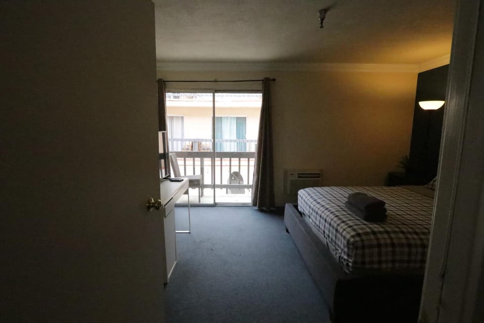 Beverly Hills Queen Bed Studio Apartment in Beverly Hills