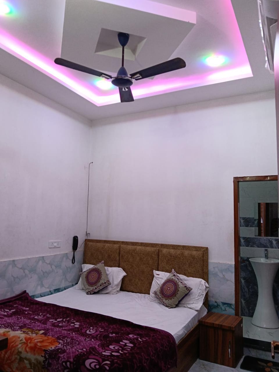Hotel Shri Girraj Dham Vrindavan Hotel in Uttar Pradesh