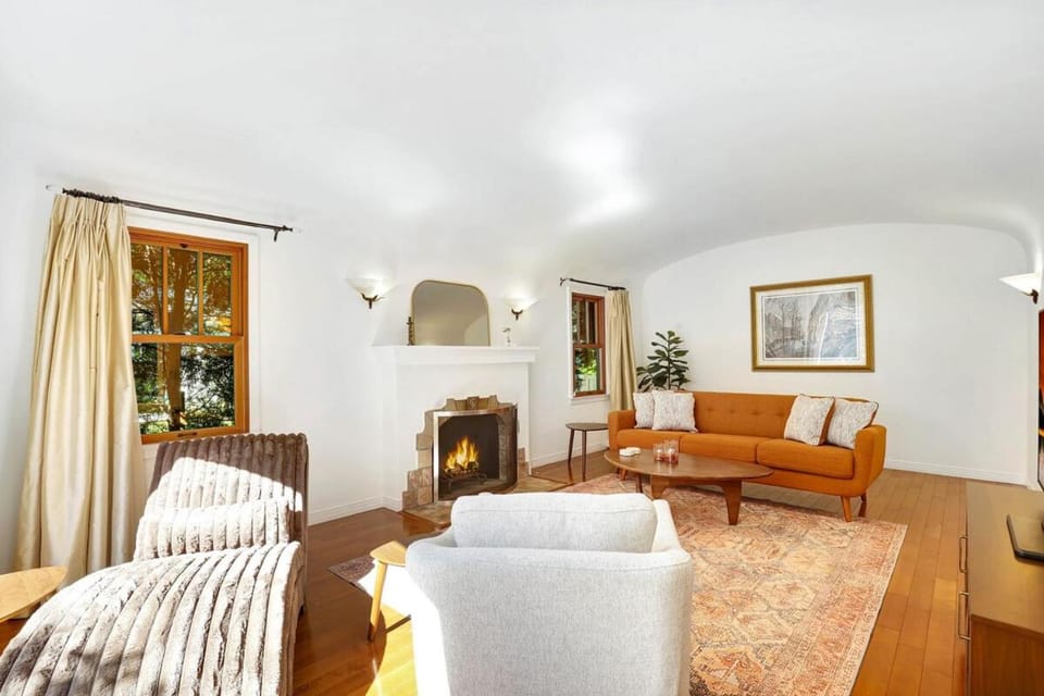 Charming 2BR 2BA Los Angeles Home with Character House in Sherman Oaks
