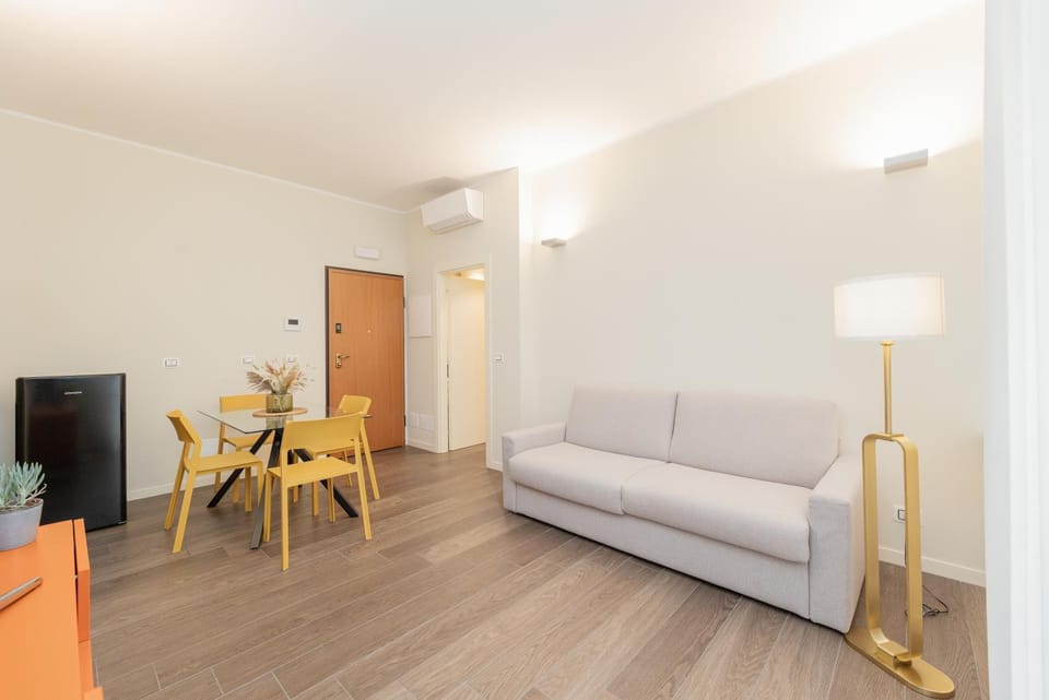 Facade/entrance, Bed, Living room, Seating area, Dining area, heating, internet, air conditioner