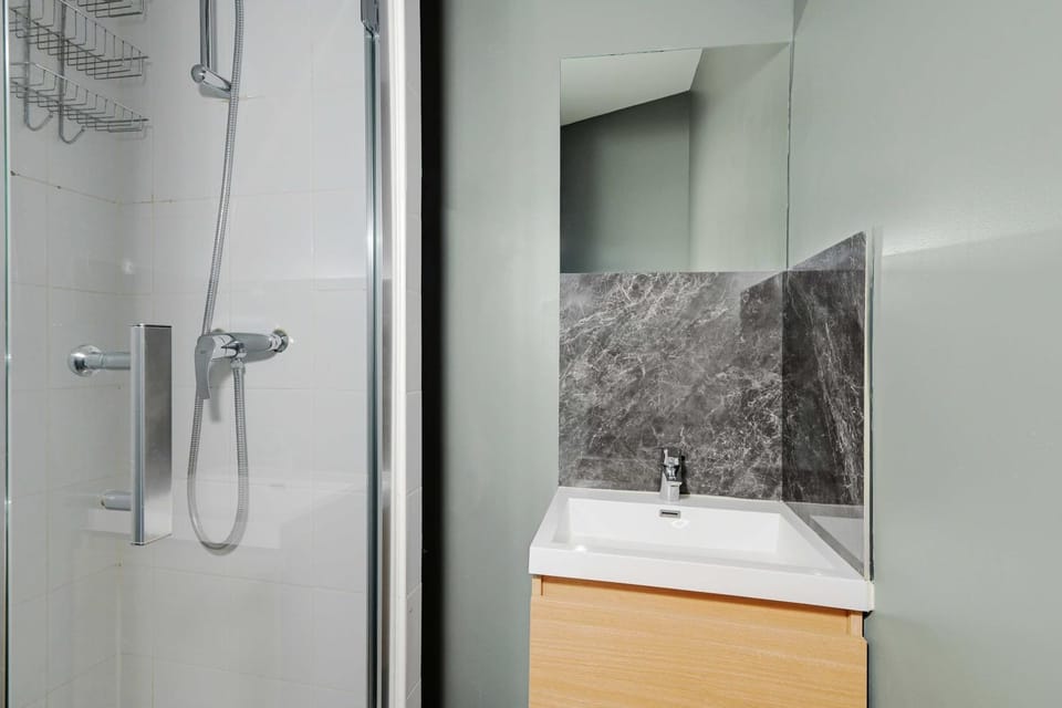 Shower, Bathroom