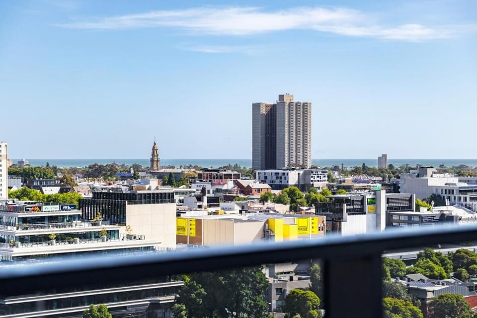 Spectacular Views Southbank Gym, Pool, Balcony Apartment in Southbank