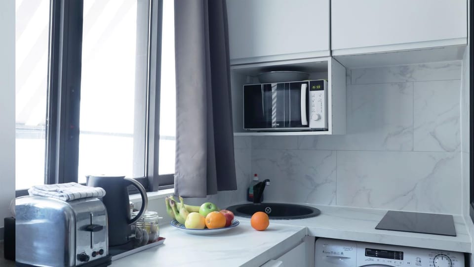 Coffee/tea facilities, Kitchen or kitchenette, Food and drinks, Food, oven, stove