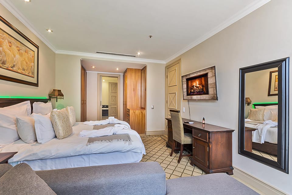 Luxury 1-Bedroom at Michelangelo Towers Apartment in Sandton