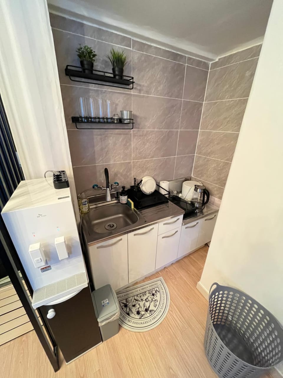 2Baths 2BR Suite Heart of Sinchon Bed and Breakfast in Seoul