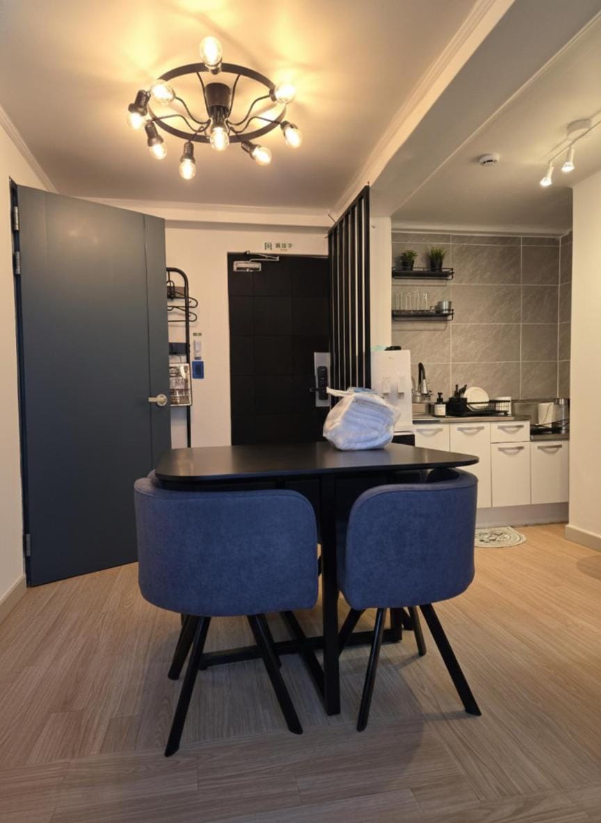 2Baths 2BR Suite Heart of Sinchon Bed and Breakfast in Seoul