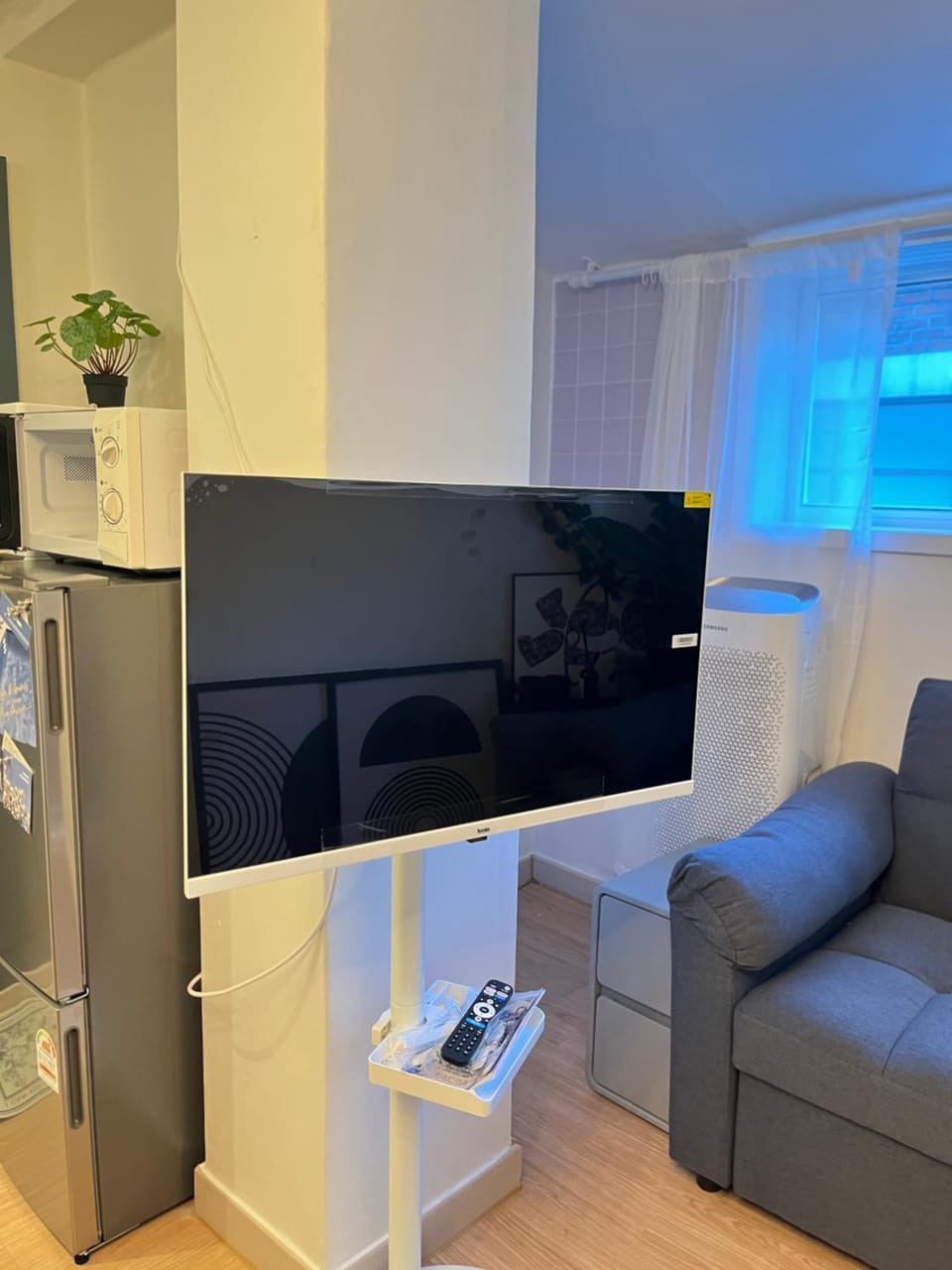 TV and multimedia, Living room, Evening entertainment