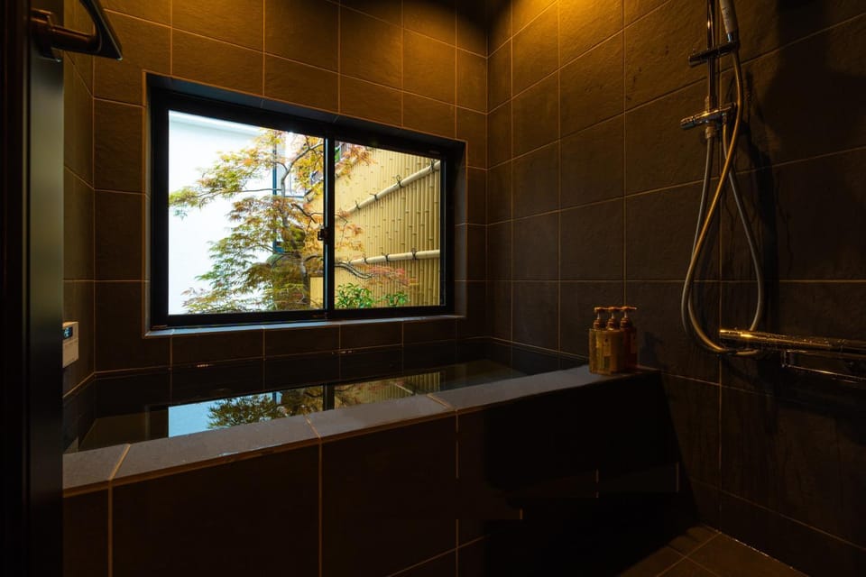 TsuruINN Ikyu Luxurious Japanese Direct to KIX Villa in Osaka