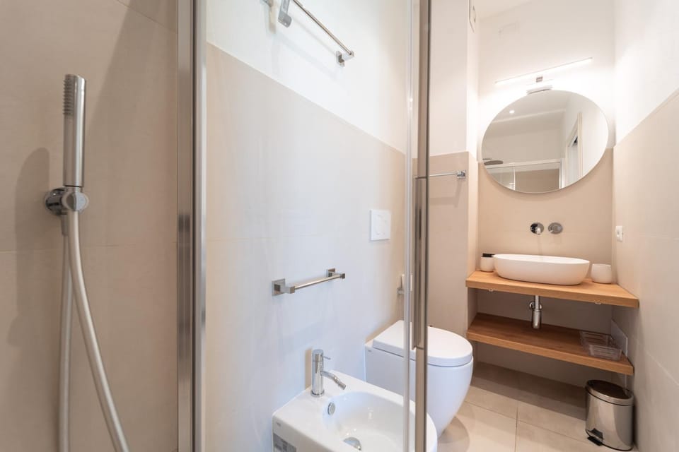 Shower, Toilet, Bathroom, bidet, towels