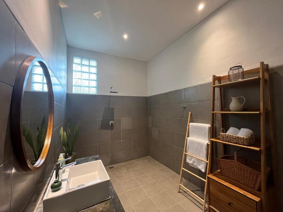 Casa Oliva - Tropical Pool Villa on Trendy Seminyak Eat Street Villa in North Kuta