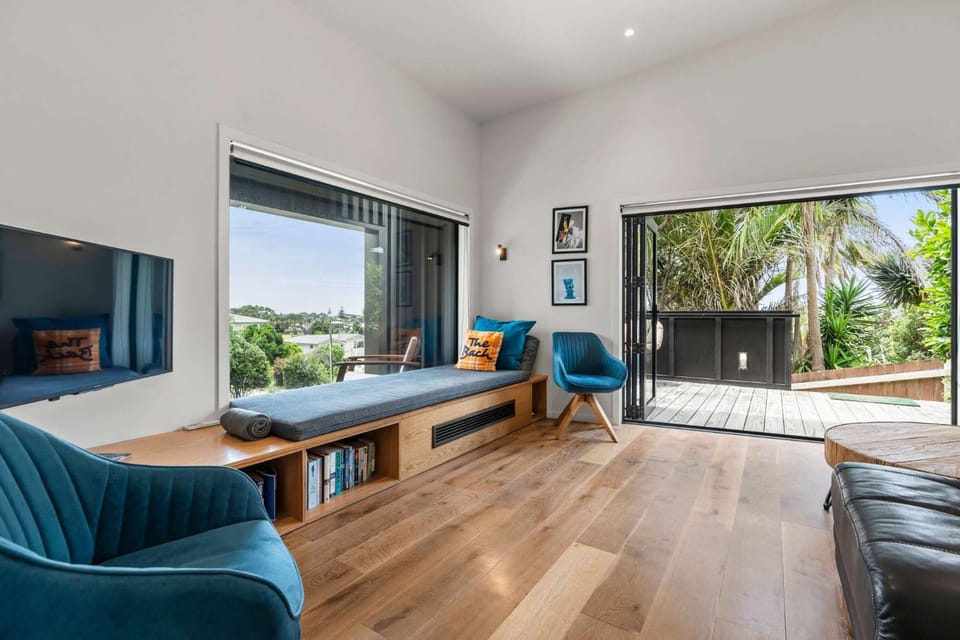 Up Above The Crescent House in Bay Of Plenty