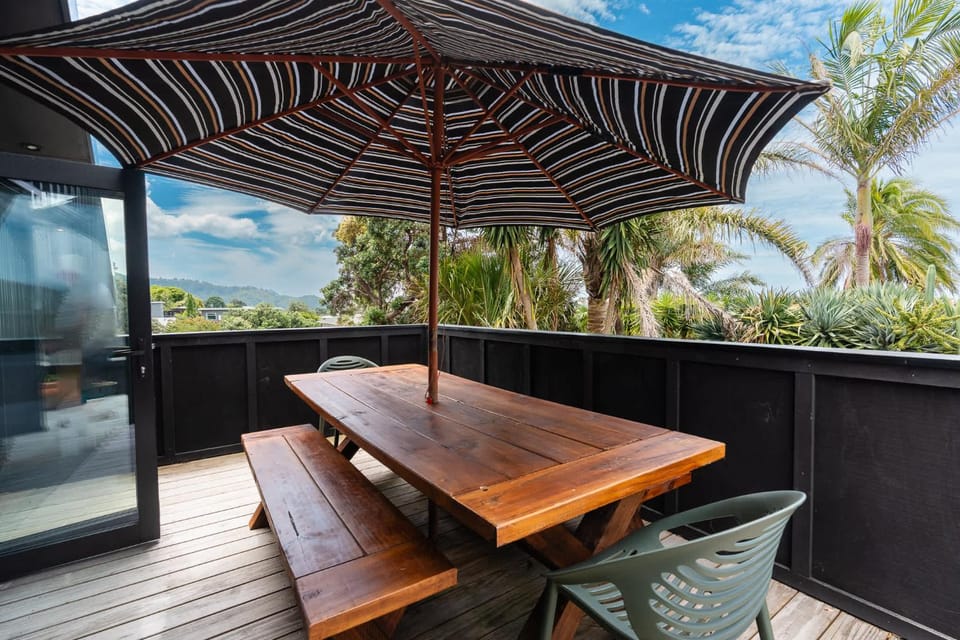 Up Above The Crescent House in Bay Of Plenty