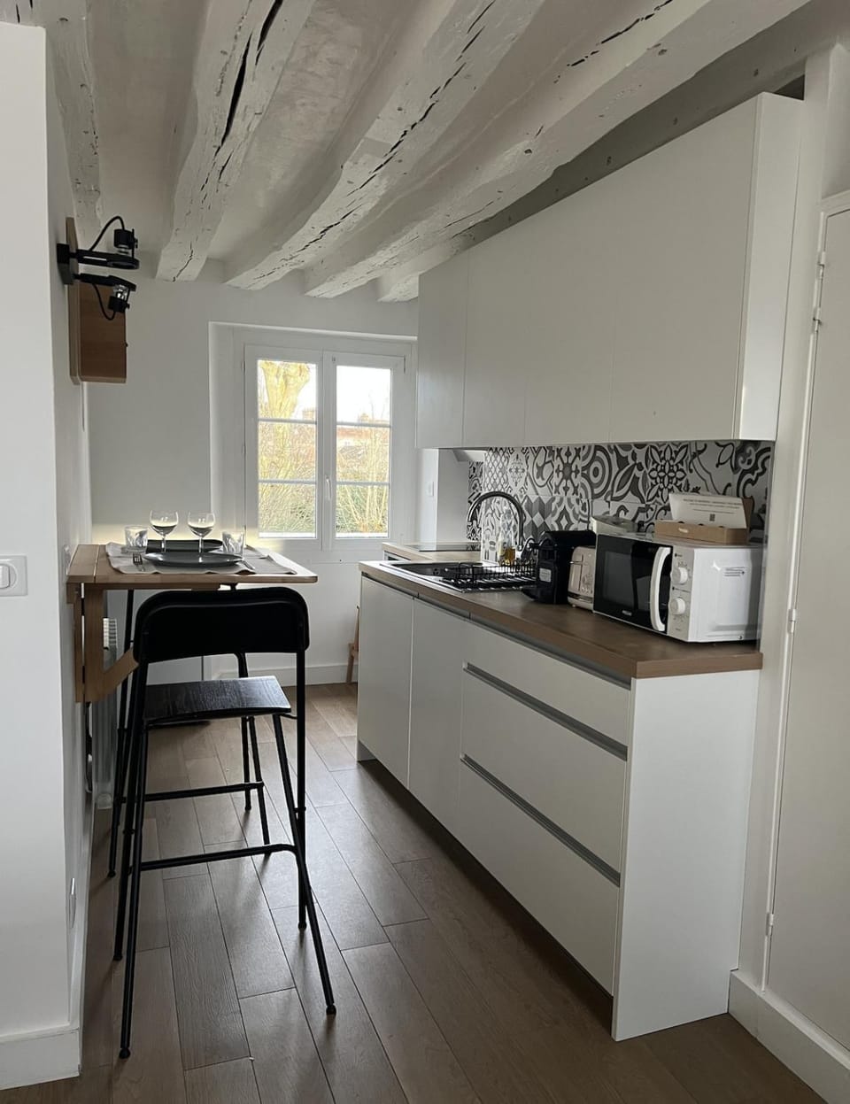 Coffee/tea facilities, Lounge or bar, dishwasher, microwave, oven, toaster, kitchen