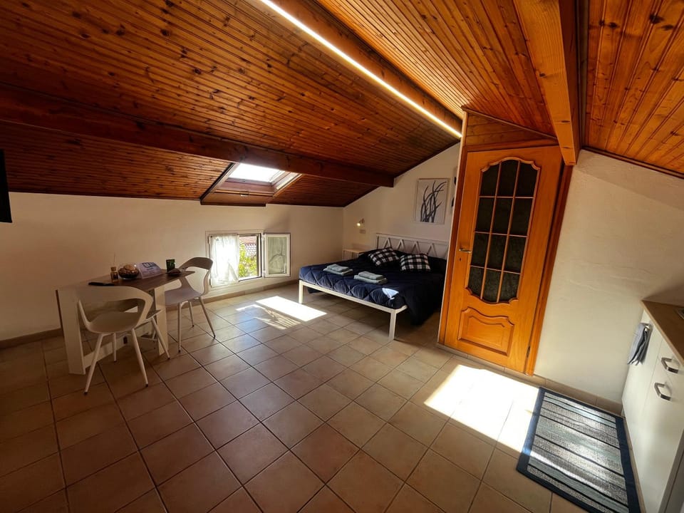 Living room, Photo of the whole room, Dining area