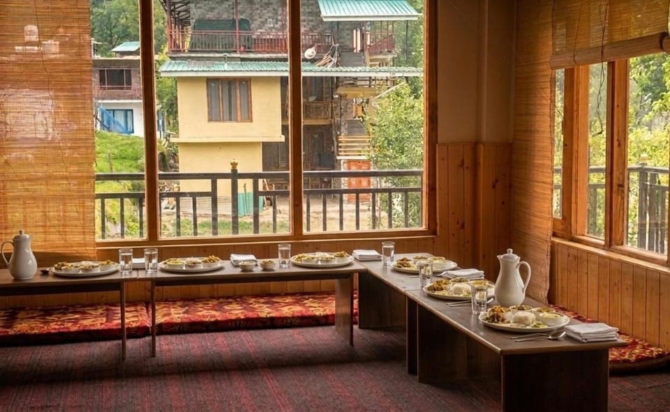 Sharaji cottage #premium room # cafe #comforable stay Hotel in Himachal Pradesh