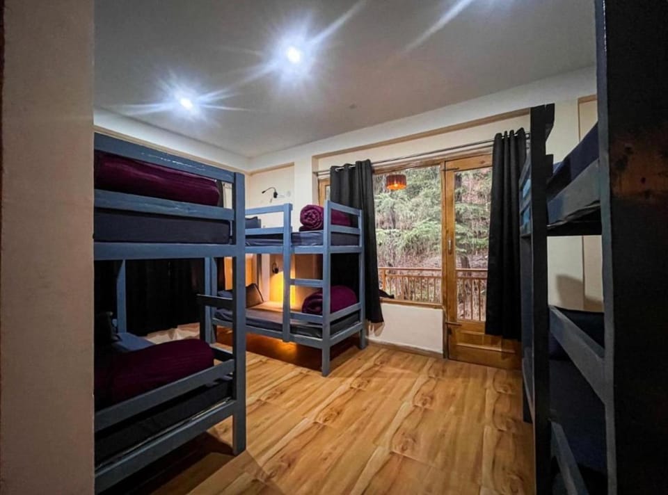 Sharaji cottage #premium room # cafe #comforable stay Hotel in Himachal Pradesh