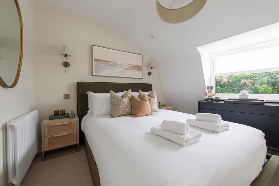 Iconic Portobello Rd Flat by Notting Hill Bookshop Apartment in City of Westminster