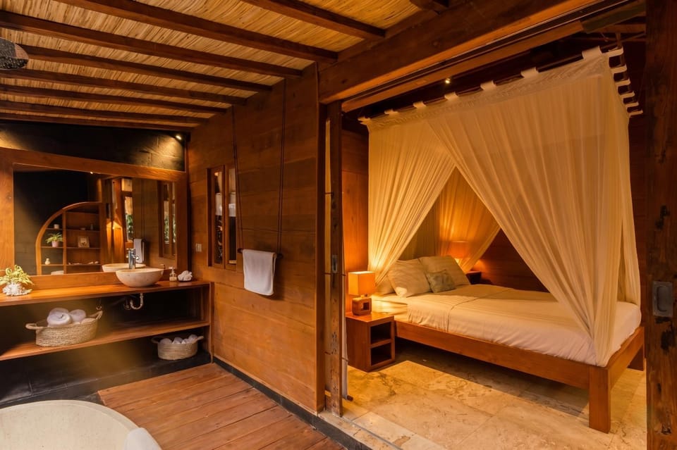 Toilet, Bed, Bathroom, Photo of the whole room, Bedroom, Bath