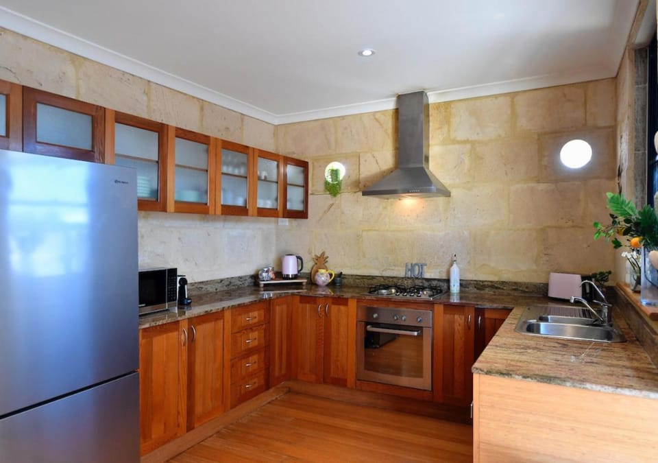 Kitchen or kitchenette, kitchen