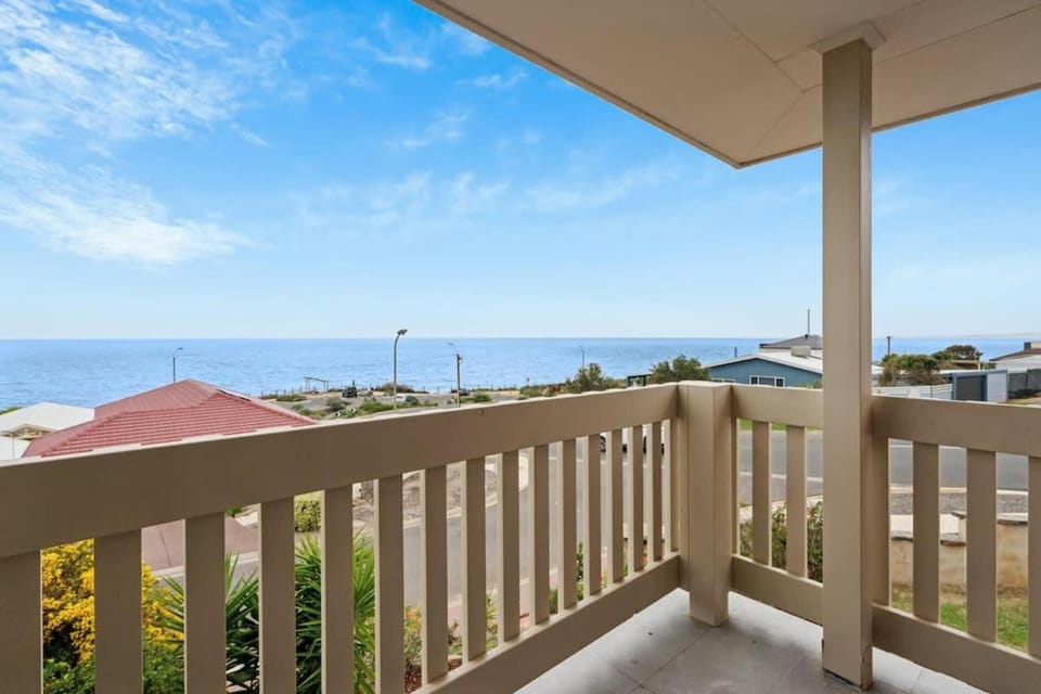 Sunset Ocean View Retreat 4BM House House in Adelaide