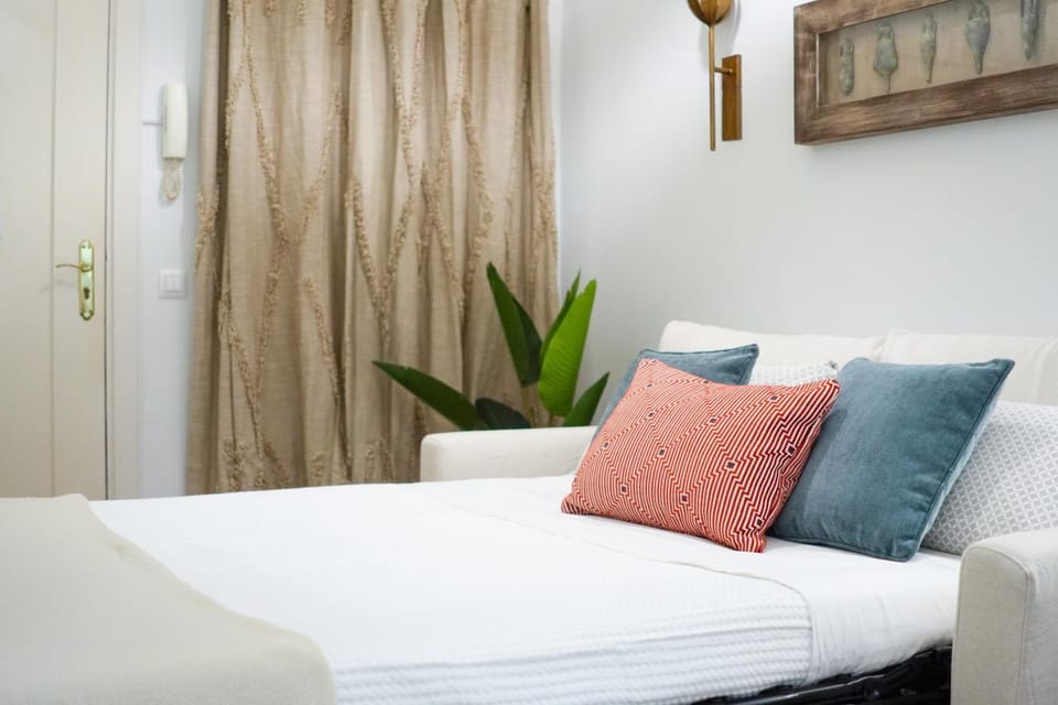Bed, Living room, Lounge or bar