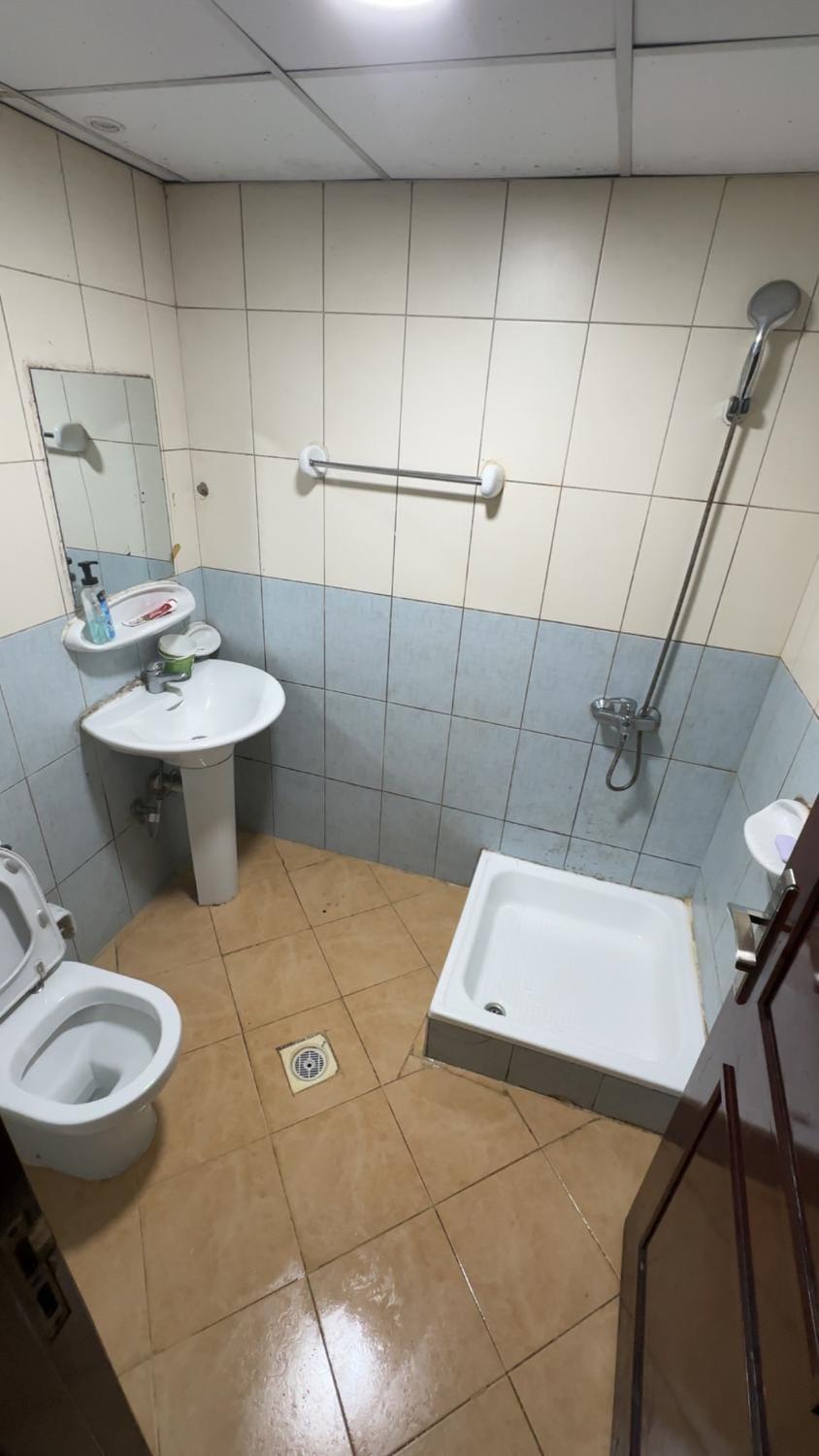 Home 2 Bed and Breakfast in Al Sharjah