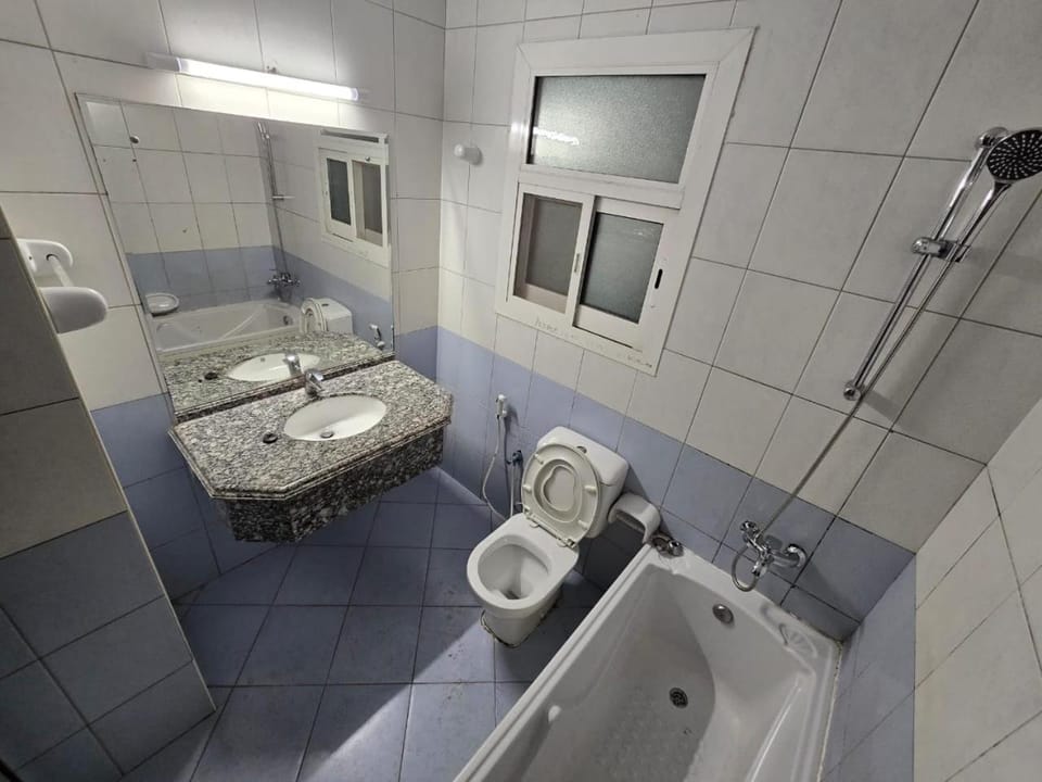 Home 2 Bed and Breakfast in Al Sharjah