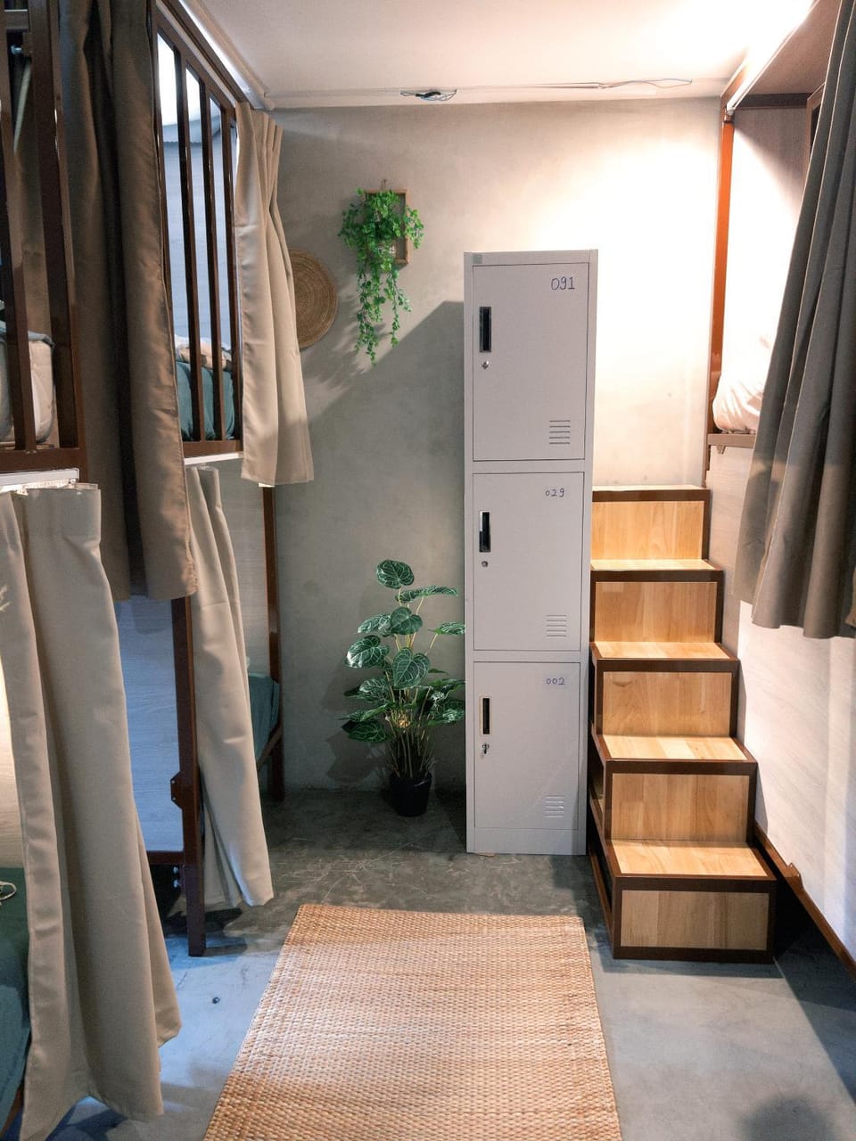 Lesbase Female 8-Bed Room Hostel in Bangkok