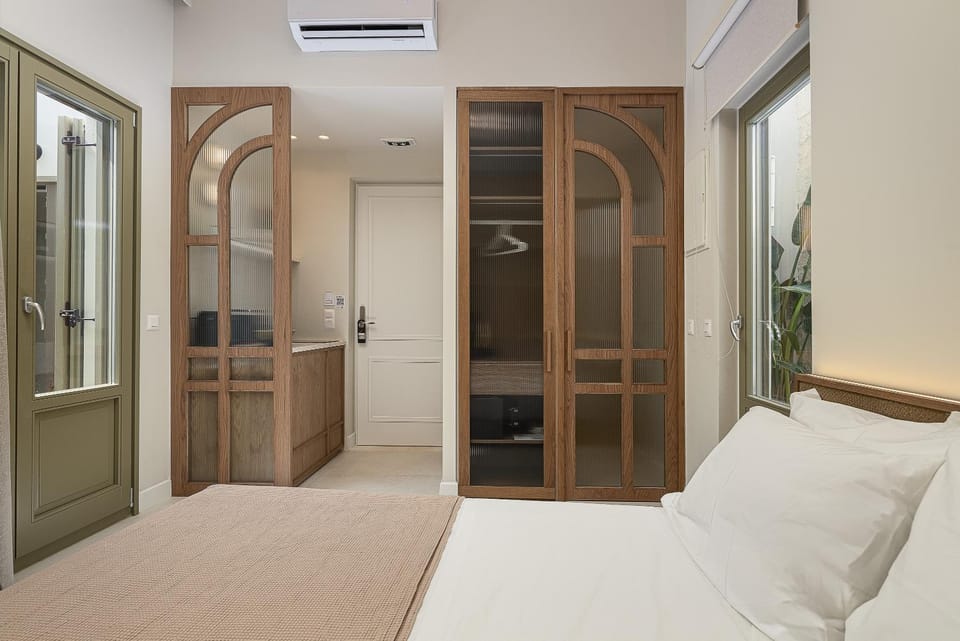 Bed, Photo of the whole room, Bedroom, air conditioner