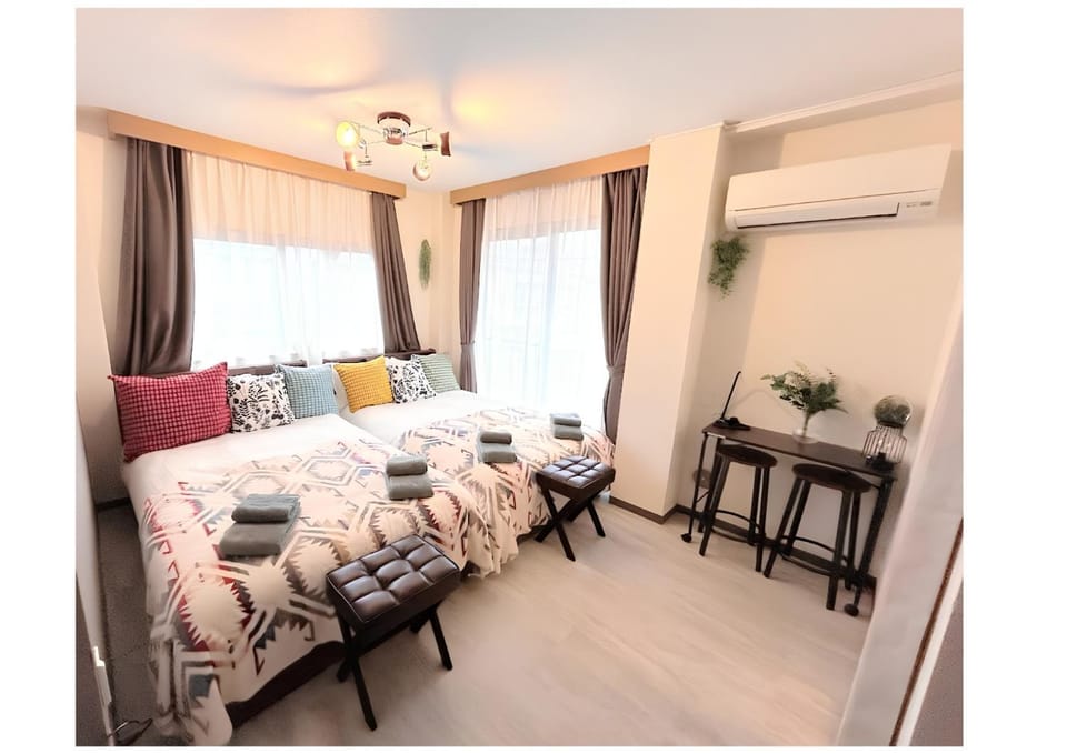 Bed, Photo of the whole room, Bedroom, Area and facilities, Area and facilities, towels, towels, air conditioner, air conditioner