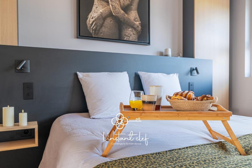 Bed, Bedroom, Breakfast