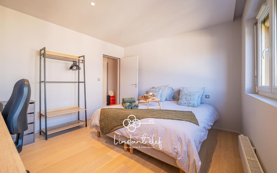 Bed, Photo of the whole room, Bedroom, towels, wardrobe