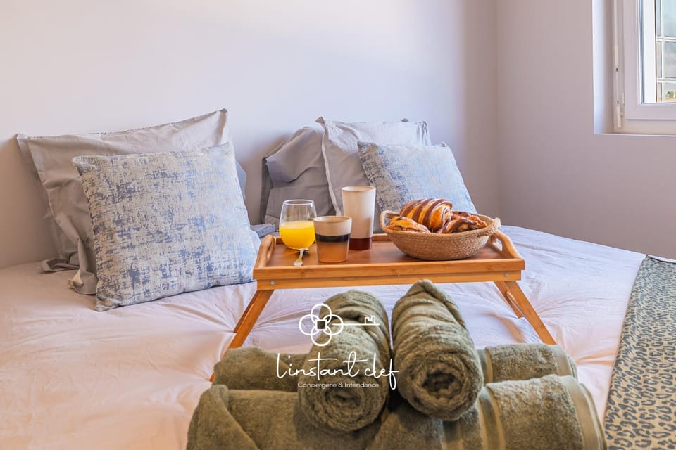 Bed, Bedroom, Breakfast