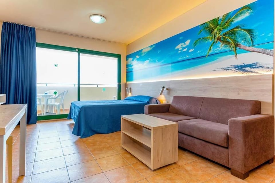 Bed, Living room, Photo of the whole room, Seating area, Bedroom
