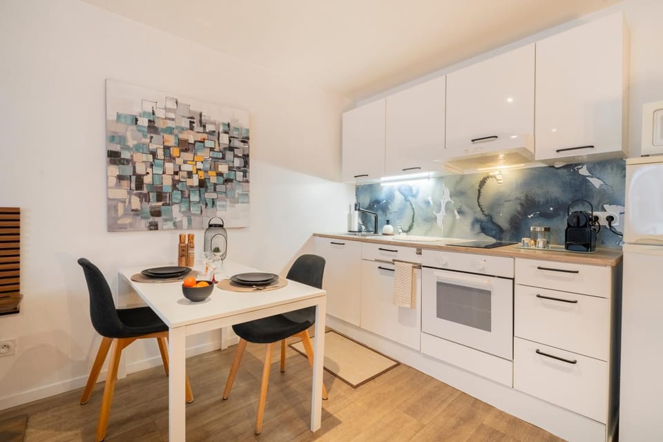 Dining area, oven, stove