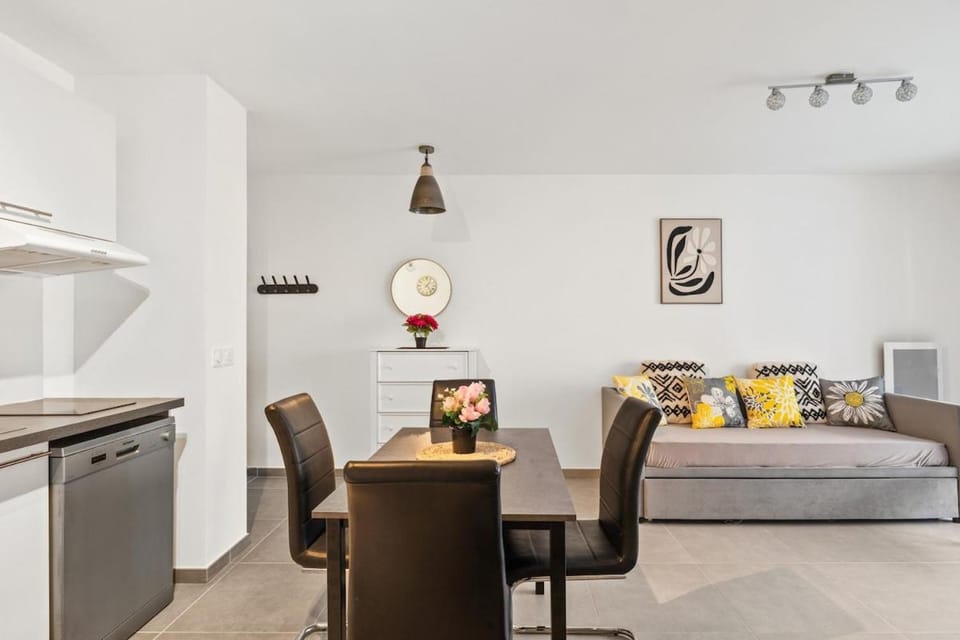Juan Les Pins Center 2P Parking Terrasse Apartment in Antibes
