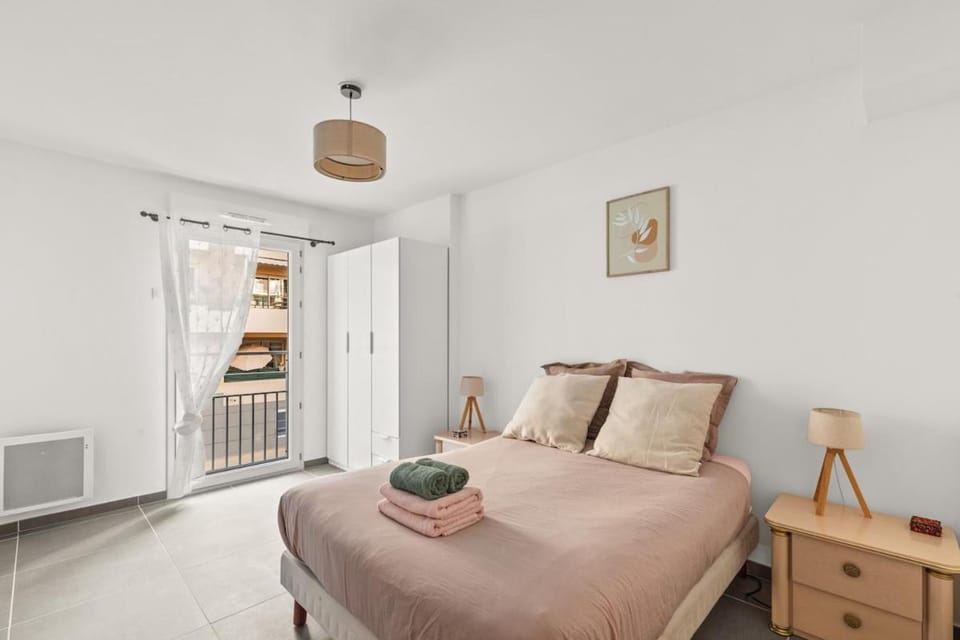 Juan Les Pins Center 2P Parking Terrasse Apartment in Antibes