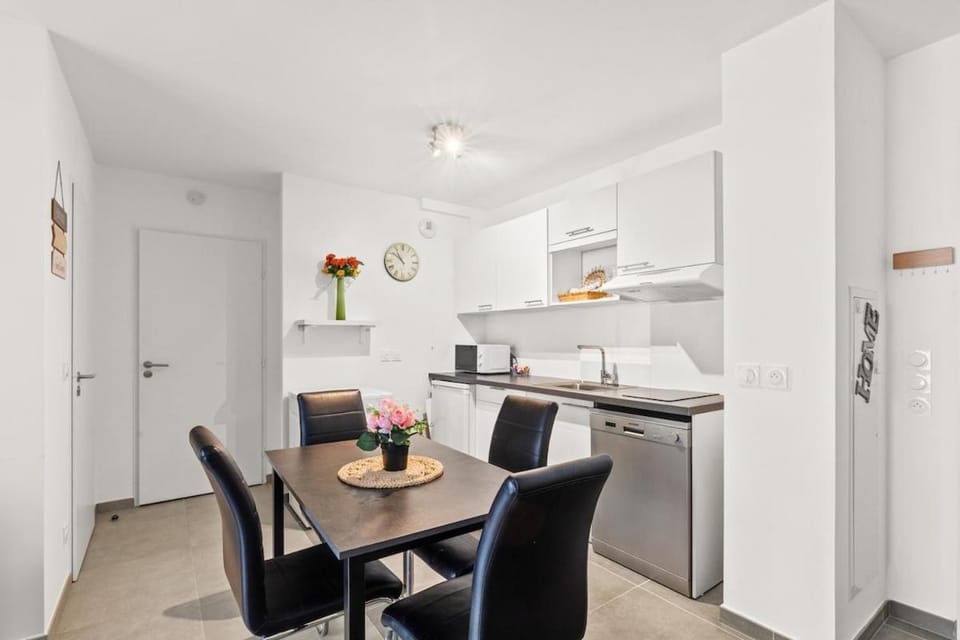 Juan Les Pins Center 2P Parking Terrasse Apartment in Antibes