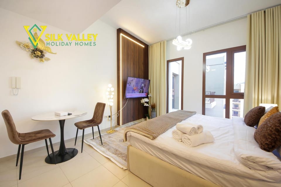Bed, TV and multimedia, Living room, Seating area