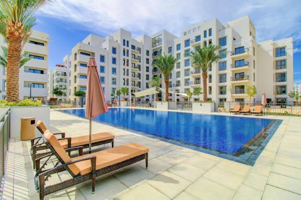 Pool view, Swimming pool, sunbed