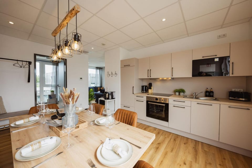 Kitchen or kitchenette, Dining area, dishwasher, oven, pet friendly, stove, toaster