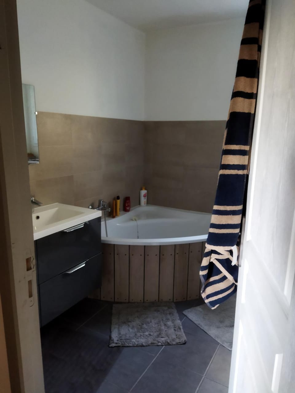 Bathroom, Bath