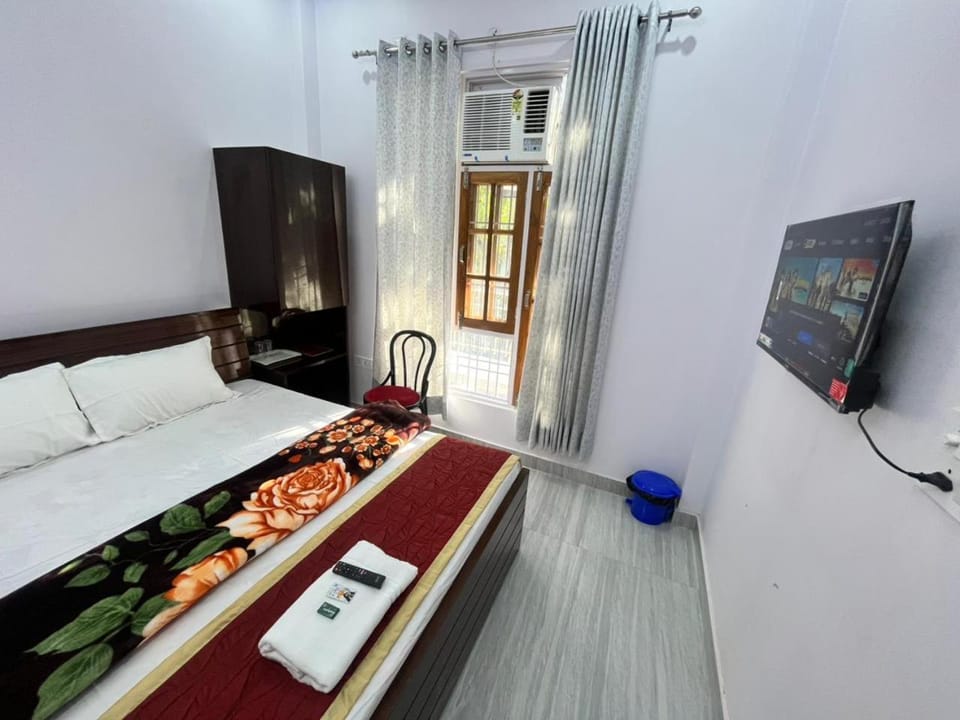 Rahi Homestay B&B Vacation rental in Lucknow