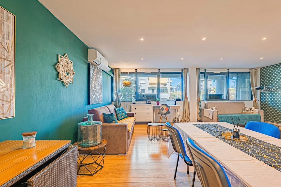Photo of the whole room, Decorative detail, Seating area, Dining area, internet, air conditioner