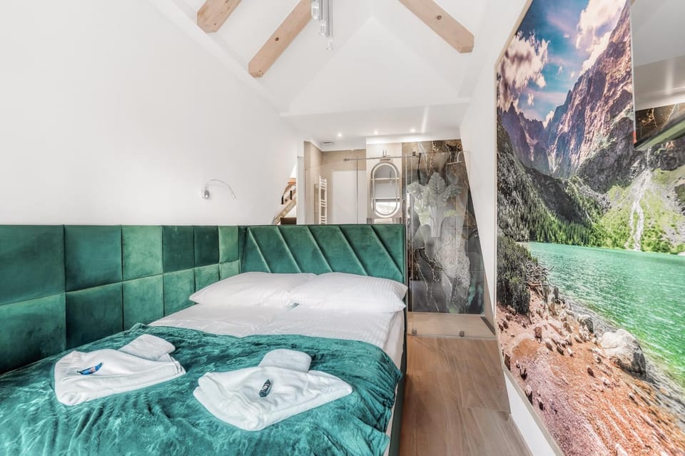 Bed, Bathroom, Photo of the whole room, Bedroom