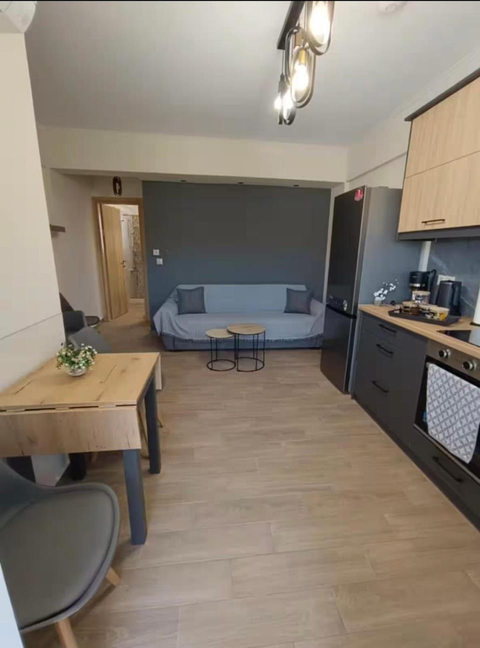 Kitchen or kitchenette, Living room, Seating area, Dining area, stove